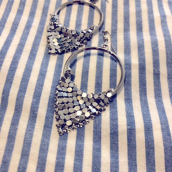 Dangling earrings. - Picture 7 of 8